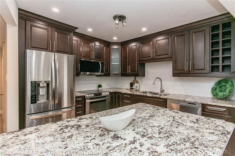 511 Oakvale Drive, Waterloo, Ontario