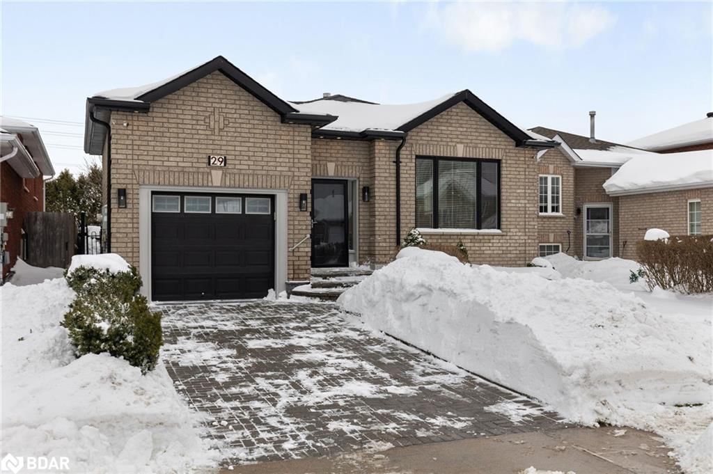 Single Family Residence sold at 29 Nicole Marie Avenue, Barrie, North, L4M 6Z1 - MLS: 40695415