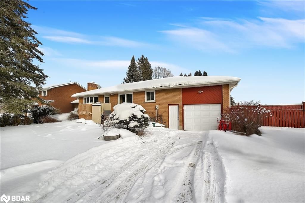 Single Family Residence for sale at 7925 10 County Road, Angus, Angus, L0M 1B1 - MLS: 40695460