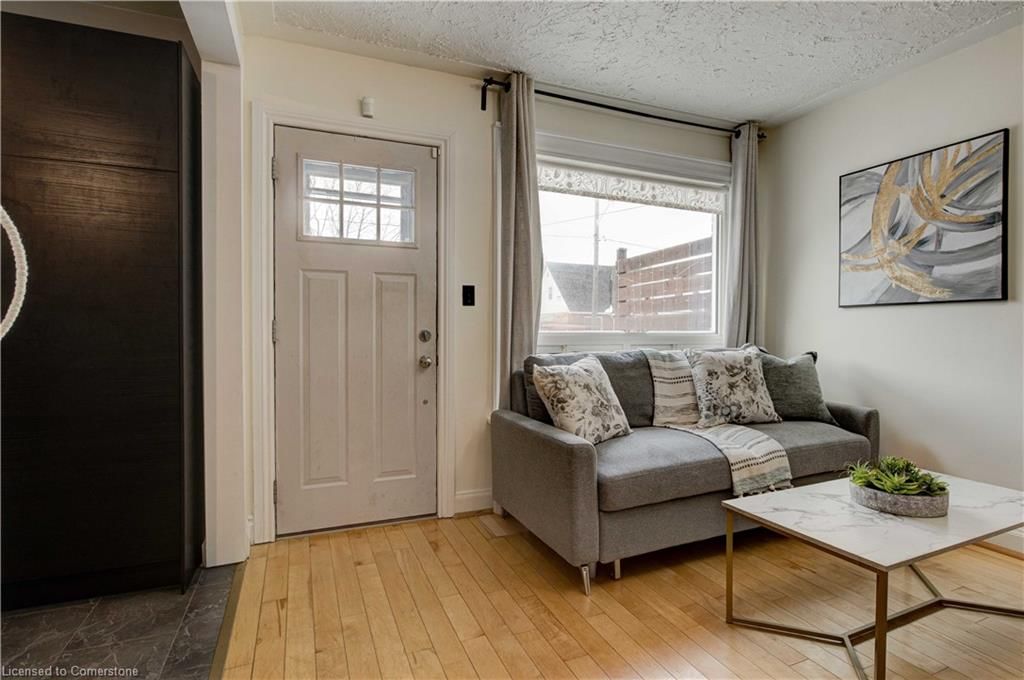 Single Family Residence sold at 69 Lyons Avenue, Brantford, Abigail/Lyons, N3R 4R2 - MLS: 40695617