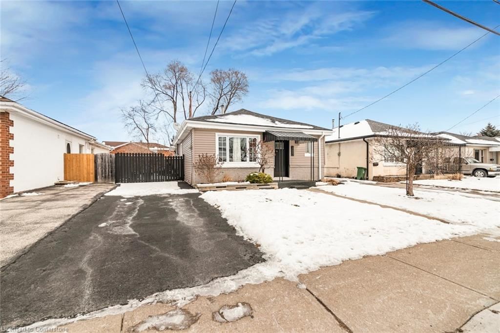 Single Family Residence sold at 865 Queensdale Avenue, Hamilton, Inch Park, L8V 1N2 - MLS: 40695726