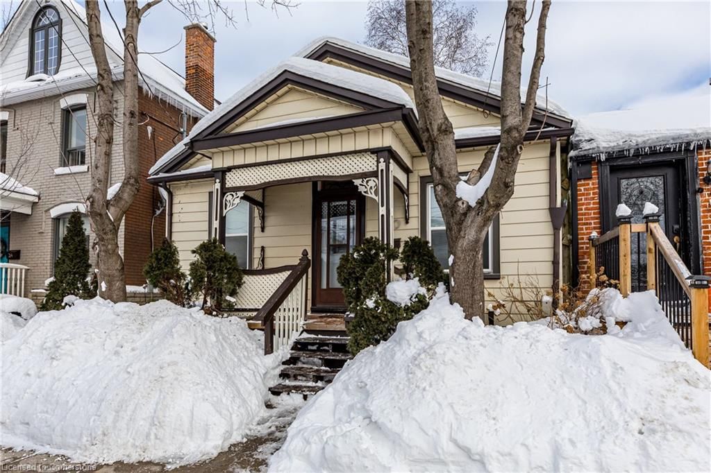 Single Family Residence for sale at 210 Ray Street, Hamilton, Strathcona Central North, L8R 2Y2 - MLS: 40696044