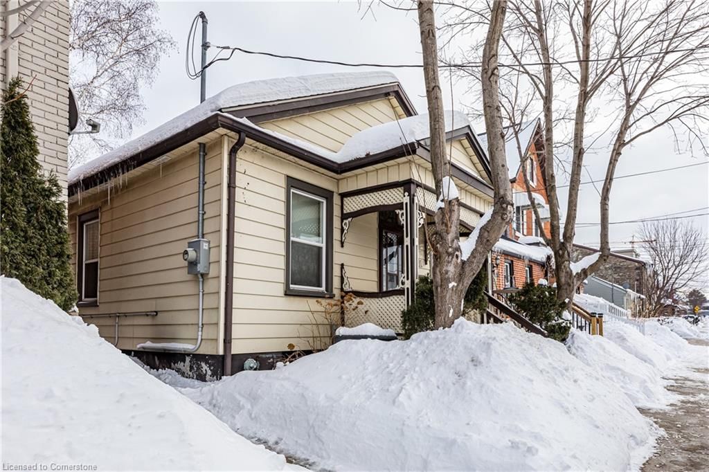 Single Family Residence for sale at 210 Ray Street, Hamilton, Strathcona Central North, L8R 2Y2 - MLS: 40696044