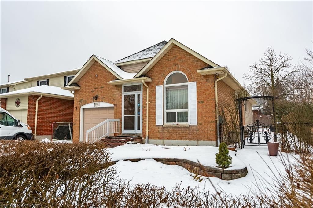 Single Family Residence for sale at 2154 Clipper Crescent, Burlington, Headon Forest, L7M 2P8 - MLS: 40696082