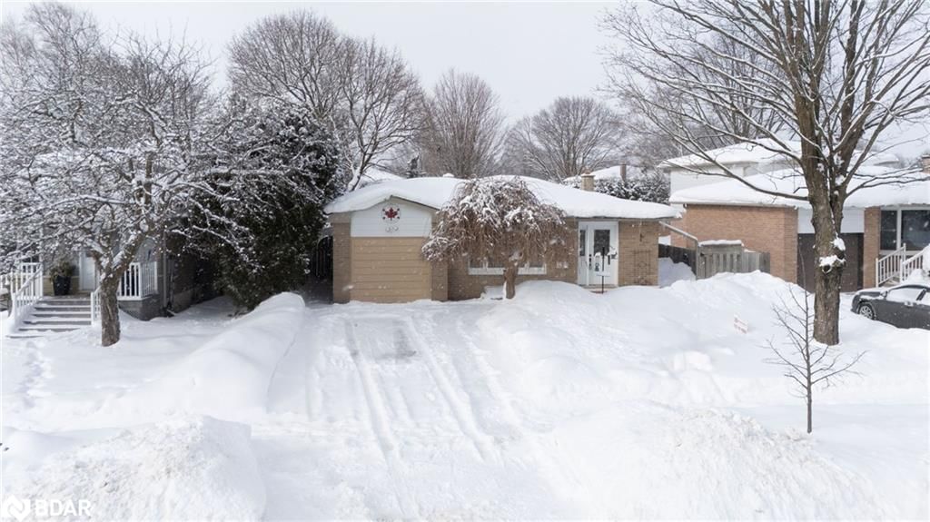 Single Family Residence for sale at 6 Lonsdale Place, Barrie, East, L4M 4J1 - MLS: 40696376