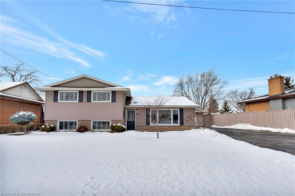 Single Family Residence sold at 201 Bel Air Avenue, Stoney Creek, Winona, L8E 5K1 - MLS: 40696643