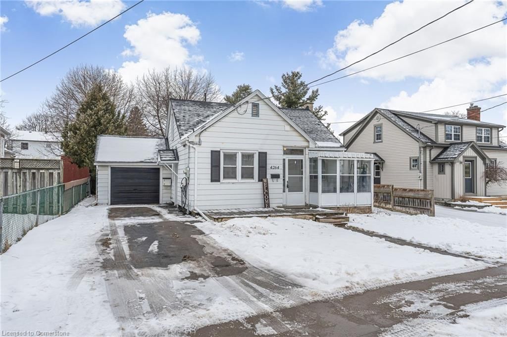 Single Family Residence sold at 4264 Crescent Avenue, Beamsville, Beamsville, L0R 1B8 - MLS: 40696662