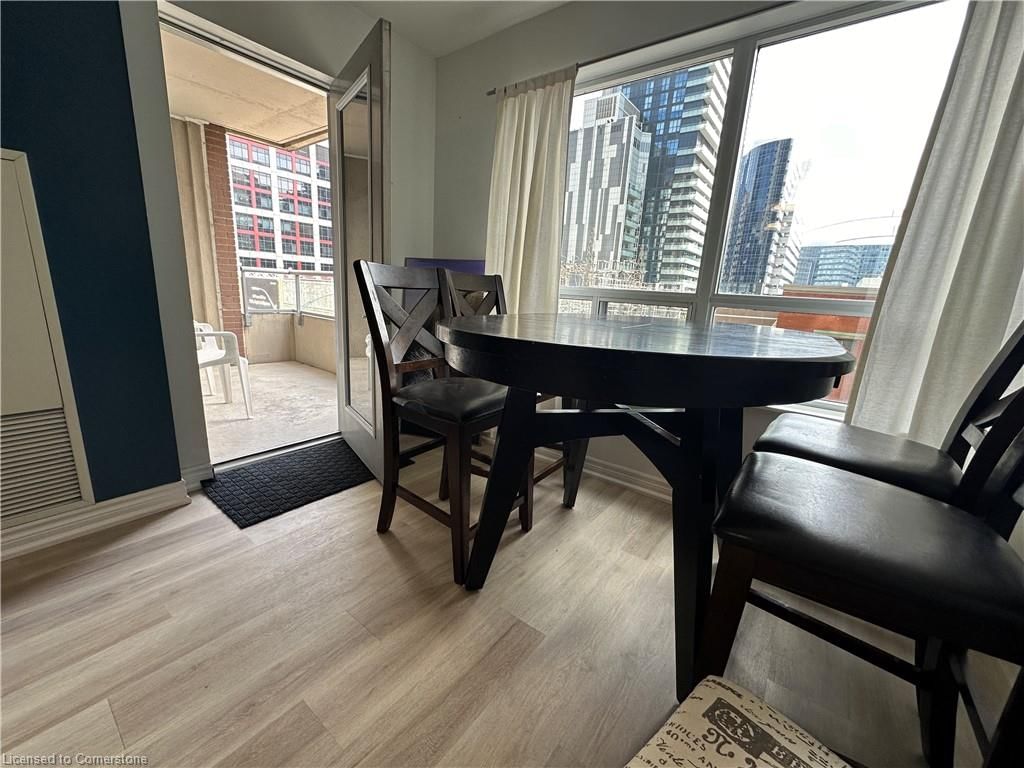 436-250 Wellington Street, Toronto, view 11