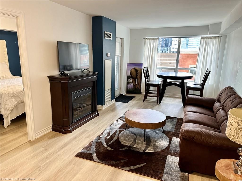 436-250 Wellington Street, Toronto, view 13