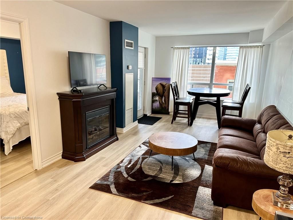436-250 Wellington Street, Toronto, view 4
