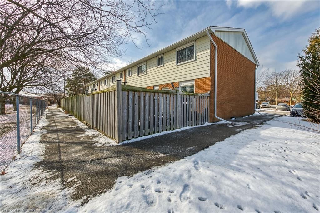 Row/Townhouse for sale at 25-2700 Barton Street, Hamilton, Lake Grayside, L8E 2J7 - MLS: 40697046