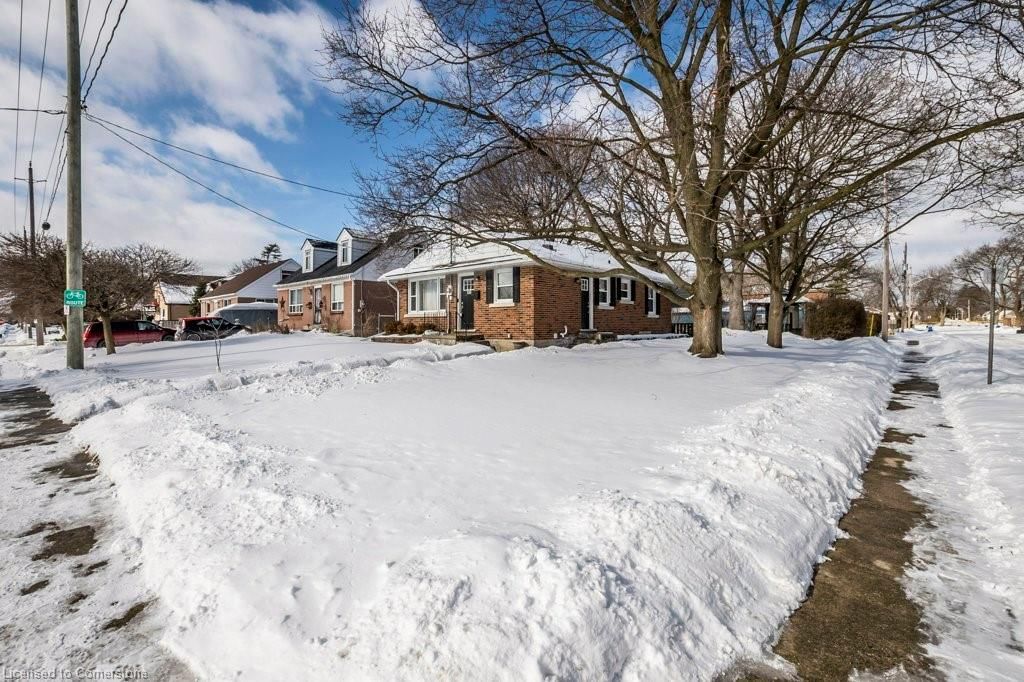 Single Family Residence for sale at 110 Ballantyne Avenue, Cambridge, Glenview, Lincoln, Oak, N1R 2S6 - MLS: 40697474