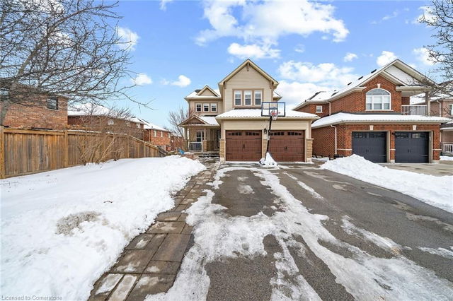 11 Sundial Crescent