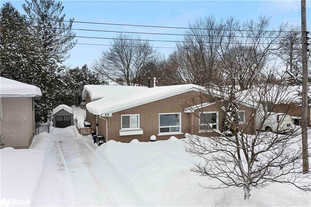 Single Family Residence for sale at 24 Heath Street, Barrie, East, L4M 3J9 - MLS: 40698162