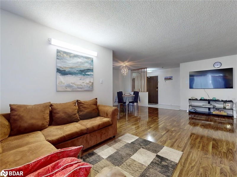 4 Kings Cross Road #202, Brampton, Ontario