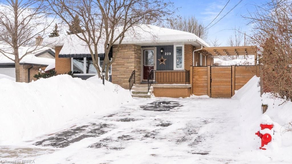 Single Family Residence for sale at 209 San Francisco Avenue, Hamilton, Mountview, L9C 5P1 - MLS: 40698588