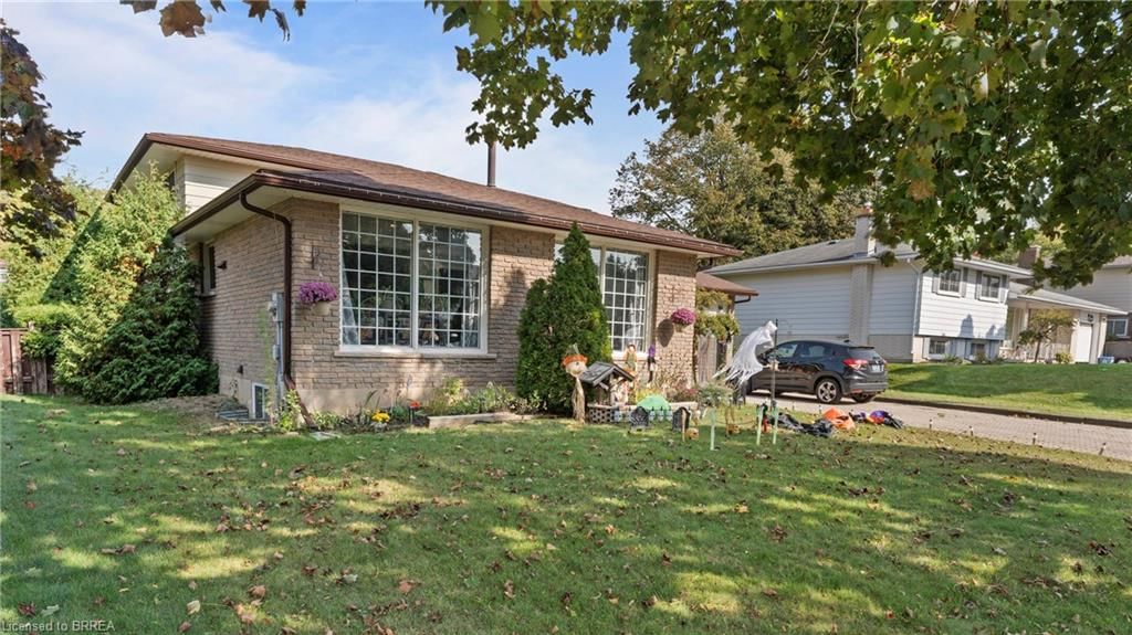 Single Family Residence for sale at 26 Westbrier Knoll, Brantford, Cedarland, N3R 5W1 - MLS: 40698821