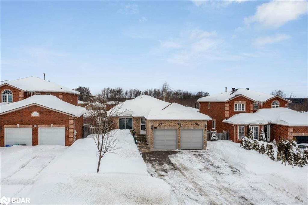 Single Family Residence for sale at 220 Livingstone Road, Barrie, North, L4M 6M5 - MLS: 40699234