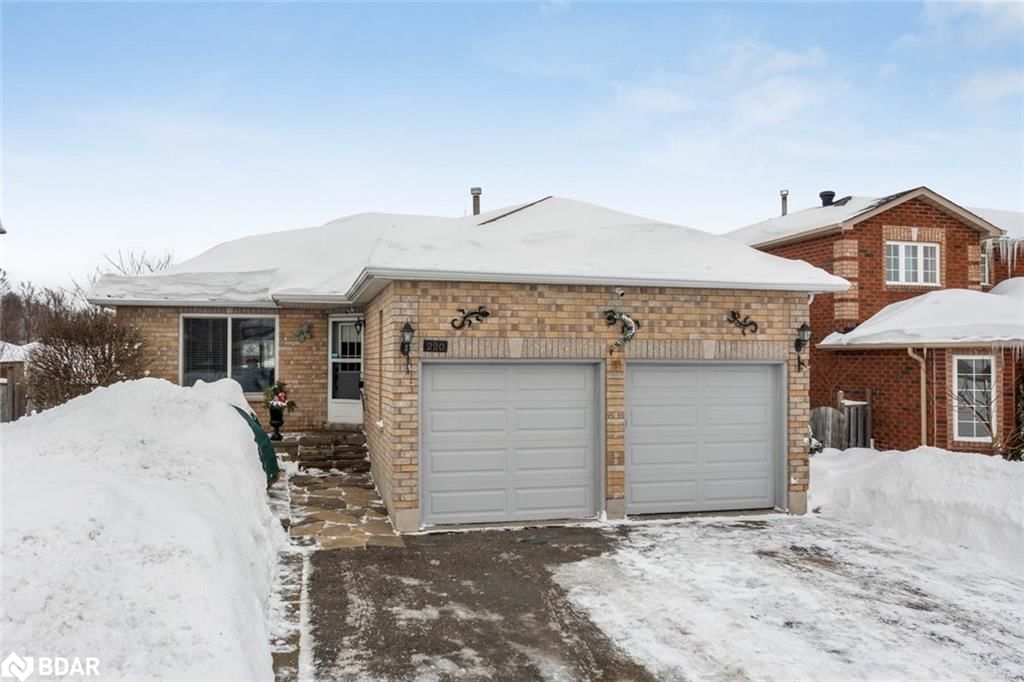 Single Family Residence for sale at 220 Livingstone Road, Barrie, North, L4M 6M5 - MLS: 40699234