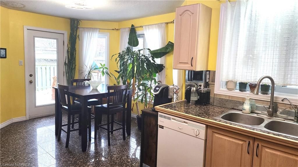 Single Family Residence sold at 11 Apple Ridge Drive, Kitchener, Pioneer Park/Doon/Wyldwoods, N2P 2S2 - MLS: 40699624