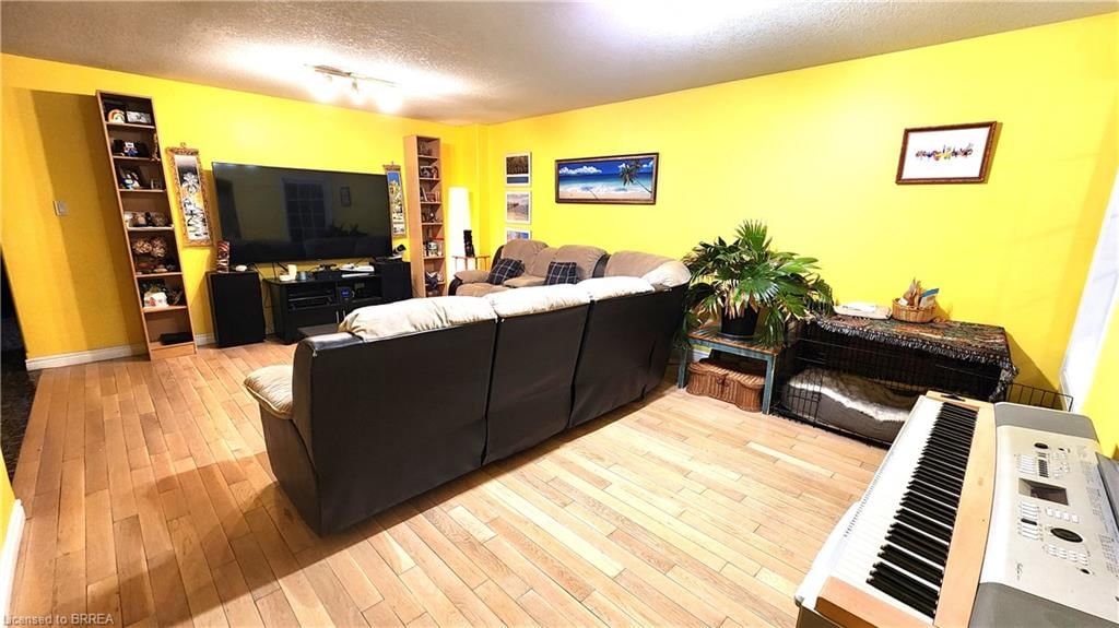 Single Family Residence sold at 11 Apple Ridge Drive, Kitchener, Pioneer Park/Doon/Wyldwoods, N2P 2S2 - MLS: 40699624