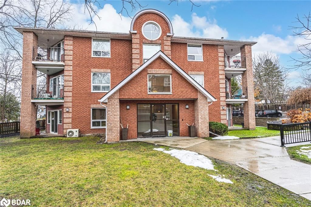 Condo/Apt Unit for sale at 303-131 Clapperton Street, Barrie, City Centre, L4M 3G3 - MLS: 40700074