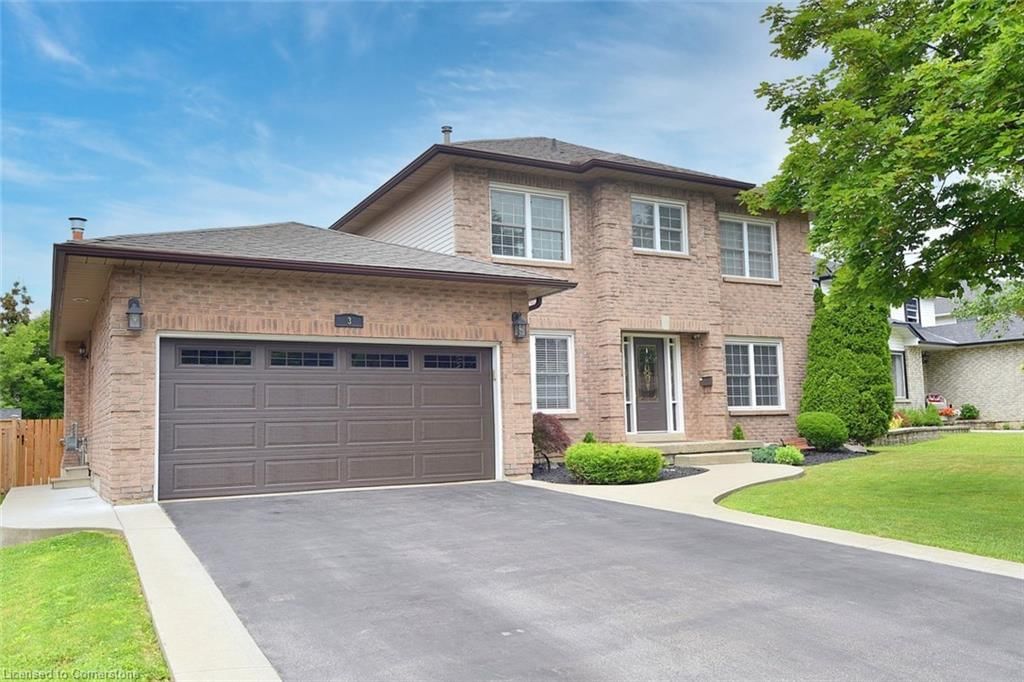 Single Family Residence for sale at 3 Suter Crescent, Dundas, Highland Park, L9H 6R6 - MLS: 40700321