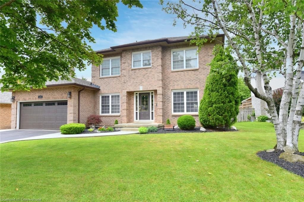 Single Family Residence for sale at 3 Suter Crescent, Dundas, Highland Park, L9H 6R6 - MLS: 40700321