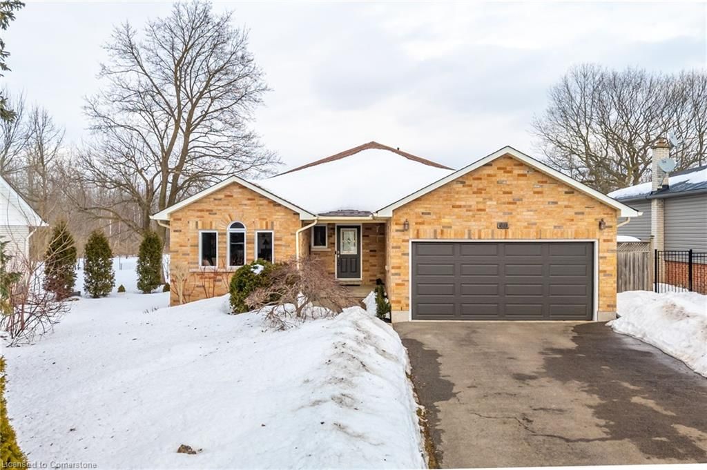 Single Family Residence for sale at 11 Summit Drive, Waterdown, Waterdown East, L8B 0E4 - MLS: 40700829