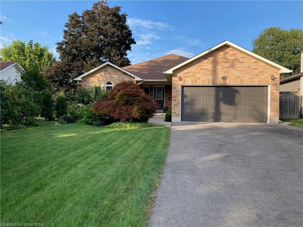 Single Family Residence for sale at 11 Summit Drive, Waterdown, Waterdown East, L8B 0E4 - MLS: 40700829