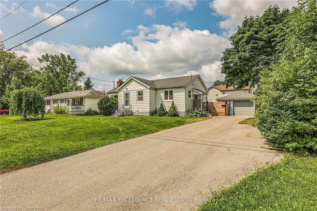 Single Family Residence for sale at 115 Carlton Avenue, Welland, Welland Downtown, L3C 1R2 - MLS: 40700840