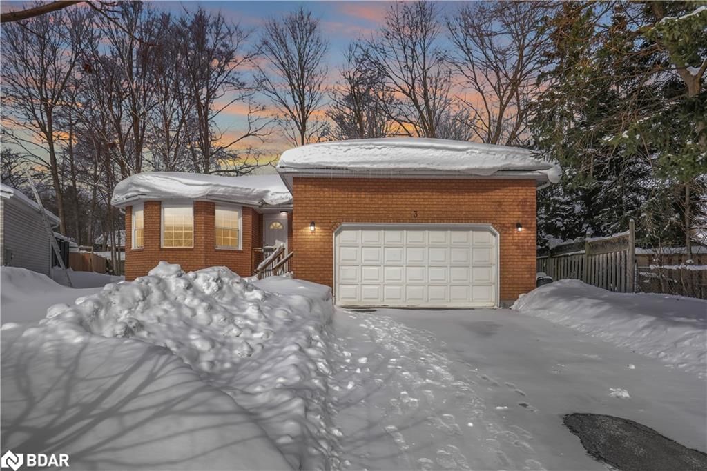 Single Family Residence for sale at 3 Chestnut Court, Barrie, North, L4M 6K8 - MLS: 40700894