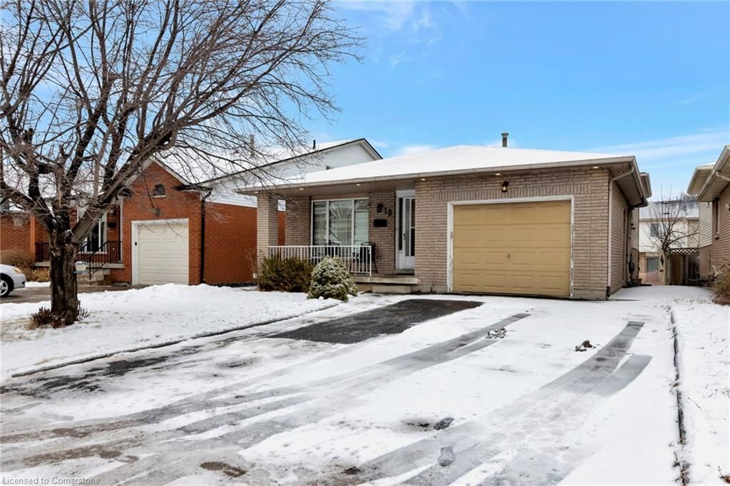 Single Family Residence for sale at 19 Janet Court, Hamilton, Kentley, L8E 4X8 - MLS: 40700980