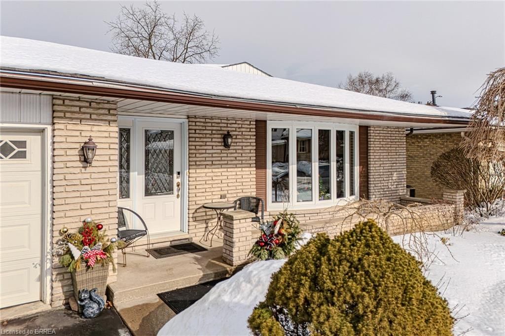 Single Family Residence for sale at 33 Ashgrove Avenue, Brantford, Cedarland, N3R 6E1 - MLS: 40701037