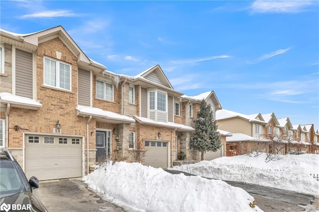 Row/Townhouse sold at 15 Palacebeach Trail, Stoney Creek, Community Beach/Fifty Point, L8E 0B9 - MLS: 40701044