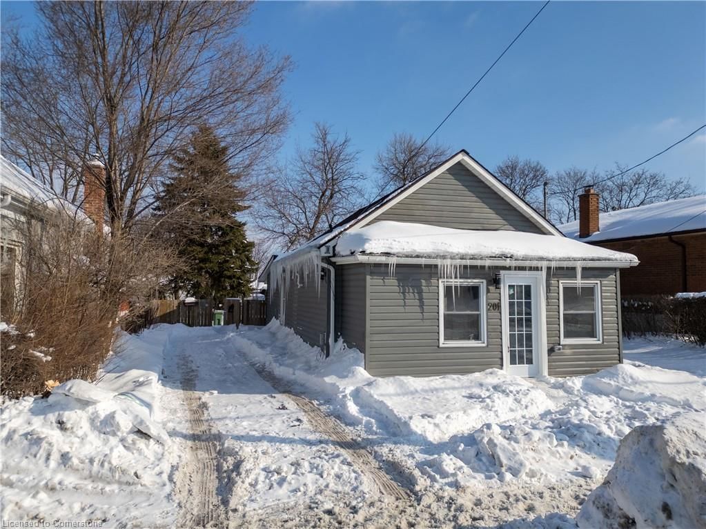 Single Family Residence for sale at 201 Fennell Avenue, Hamilton, Centremount, L9A 1S5 - MLS: 40701314