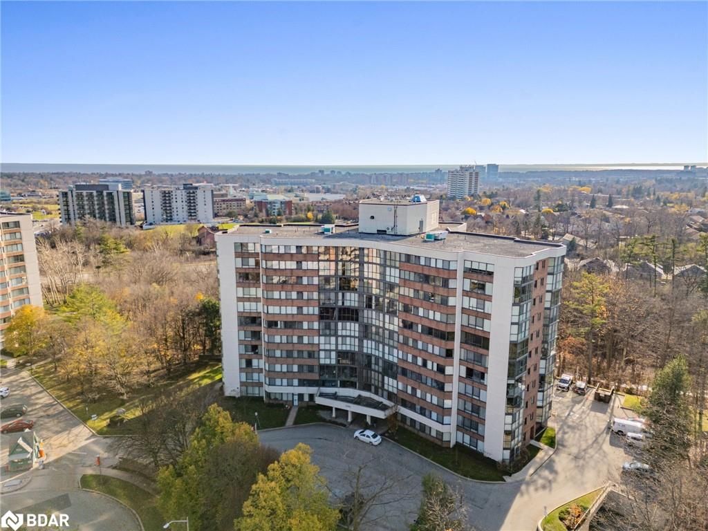 Condo/Apt Unit sold at 805-1240 Marlborough Court, Oakville, CP College Park, L6H 3K7 - MLS: 40701414