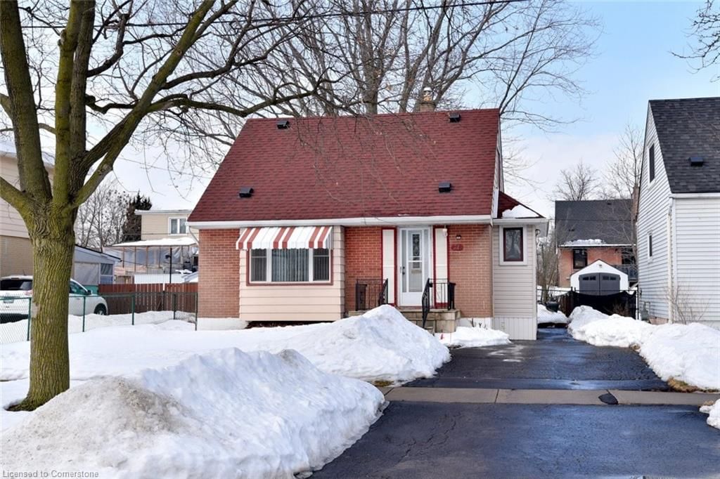 Single Family Residence sold at 21 Eastvale Place, Hamilton, McQuesten, L8H 1N9 - MLS: 40701420