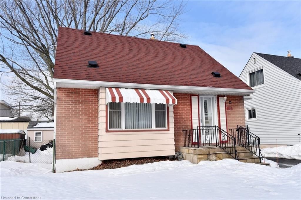 Single Family Residence sold at 21 Eastvale Place, Hamilton, McQuesten, L8H 1N9 - MLS: 40701420