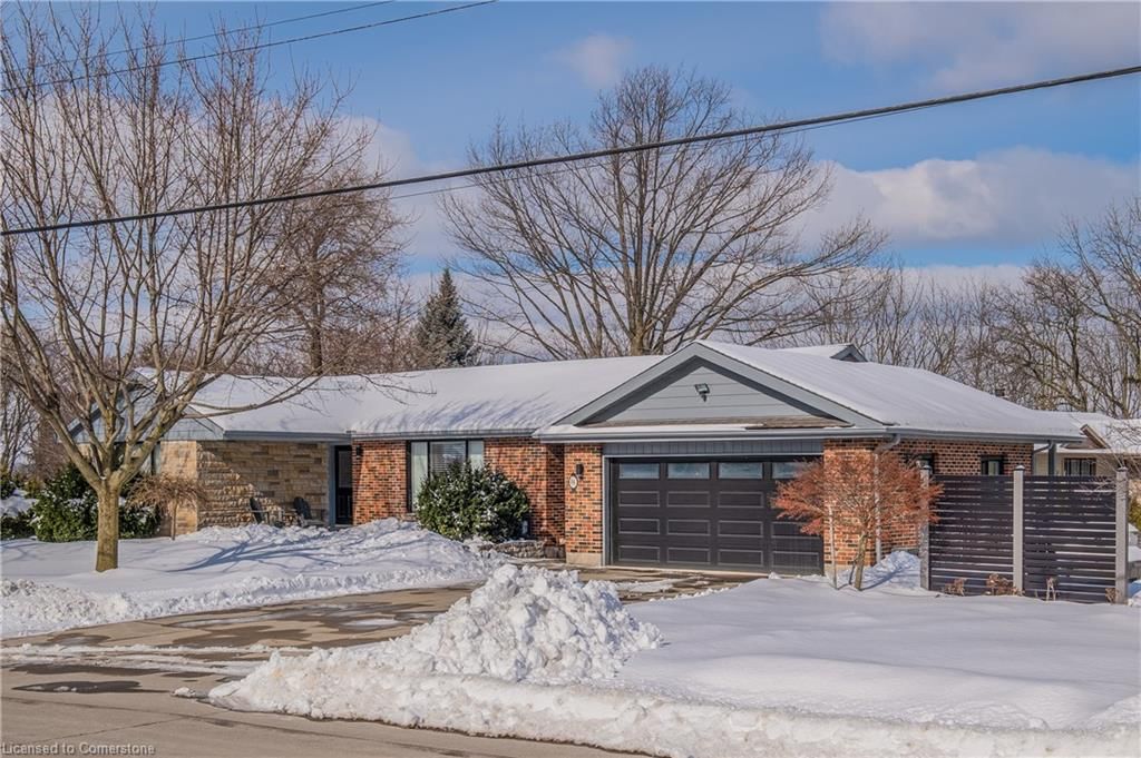 Single Family Residence for sale at 16 Trevor Drive, Stoney Creek, Battlefield, L8G 1N2 - MLS: 40701460