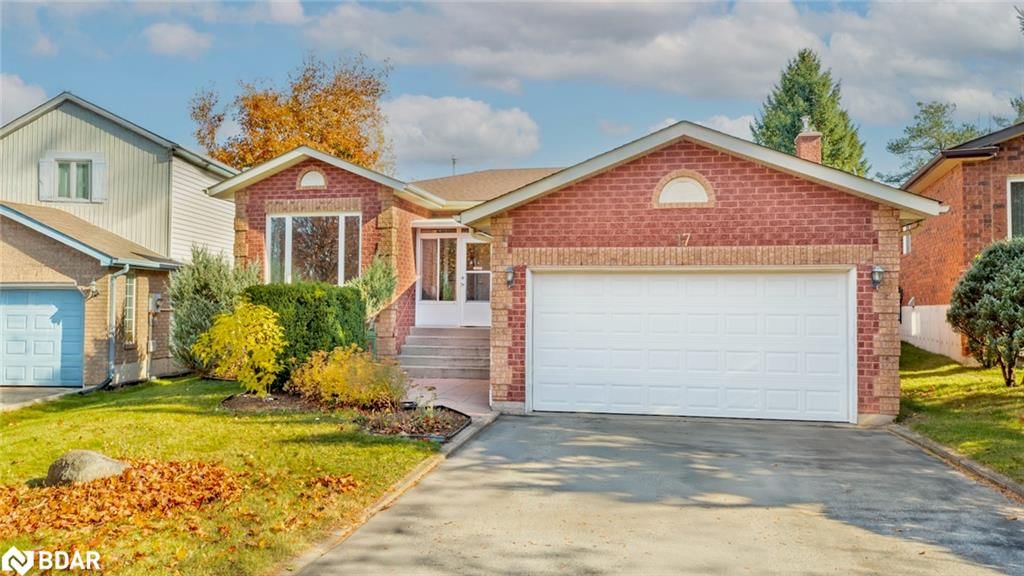 Single Family Residence for sale at 17 Mayfair Drive, Barrie, Ardagh, L4N 6Y7 - MLS: 40701627