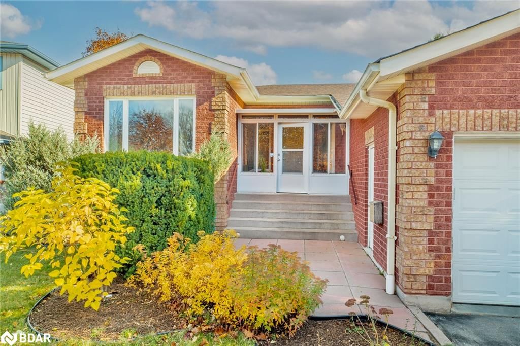 Single Family Residence for sale at 17 Mayfair Drive, Barrie, Ardagh, L4N 6Y7 - MLS: 40701627