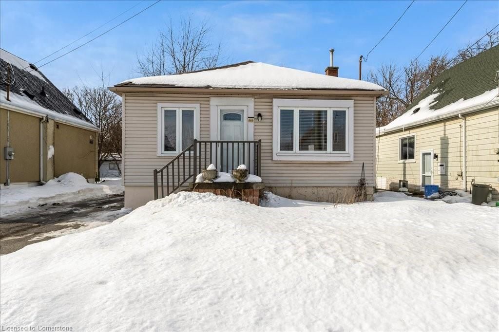 Single Family Residence for sale at 242 East 27th Street, Hamilton, Eastmount, L8V 3G4 - MLS: 40701902