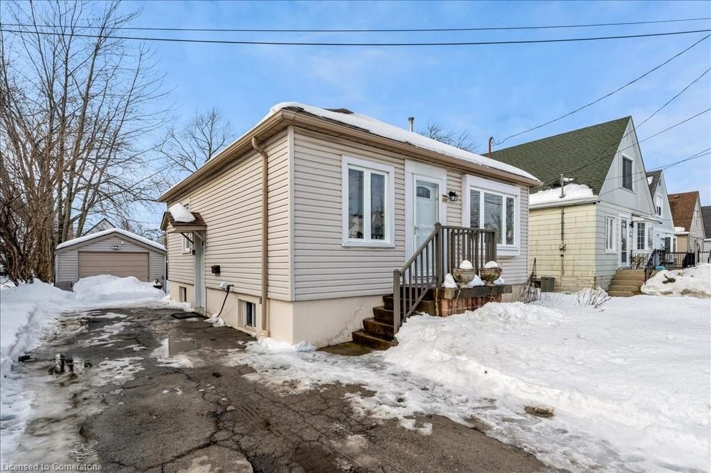 Single Family Residence for sale at 242 East 27th Street, Hamilton, Eastmount, L8V 3G4 - MLS: 40701902