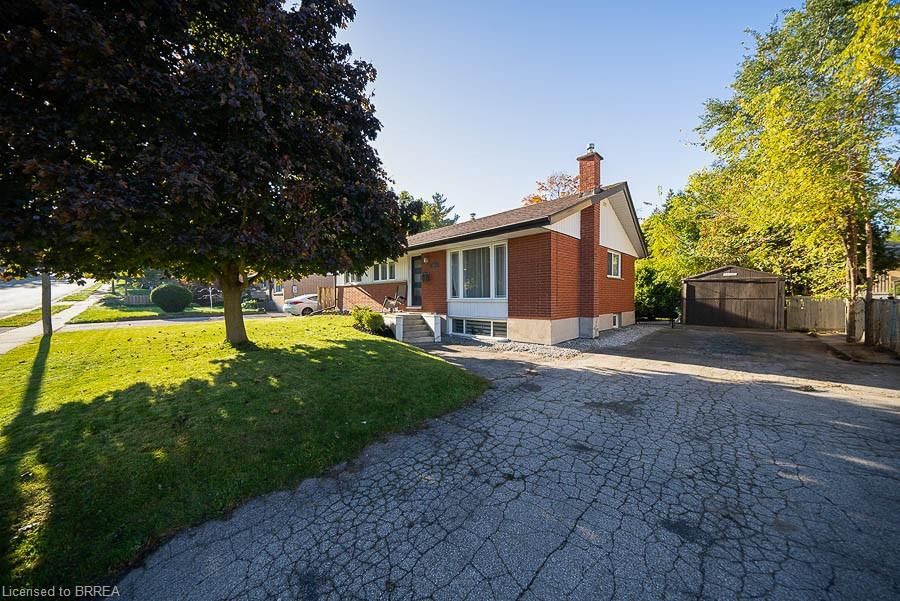 Single Family Residence for sale at 11 Hillcrest Avenue, Brantford, Hillcrest, N3T 2C8 - MLS: 40702381