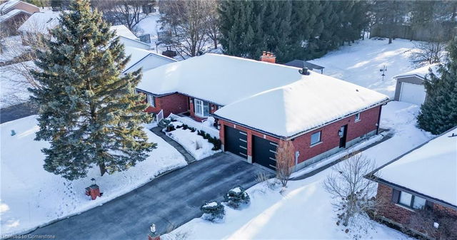 10 Oakwood Drive