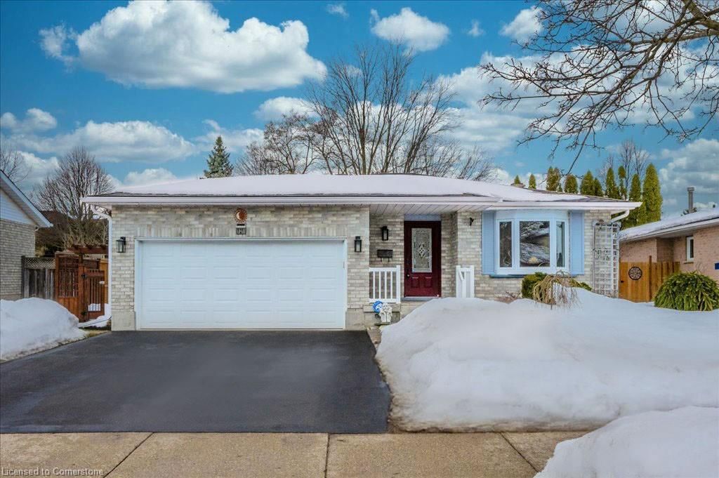 Single Family Residence sold at 121 Erinbrook Drive, Kitchener, Laurentian Hills/Country Hills W, N2E 3C4 - MLS: 40703358