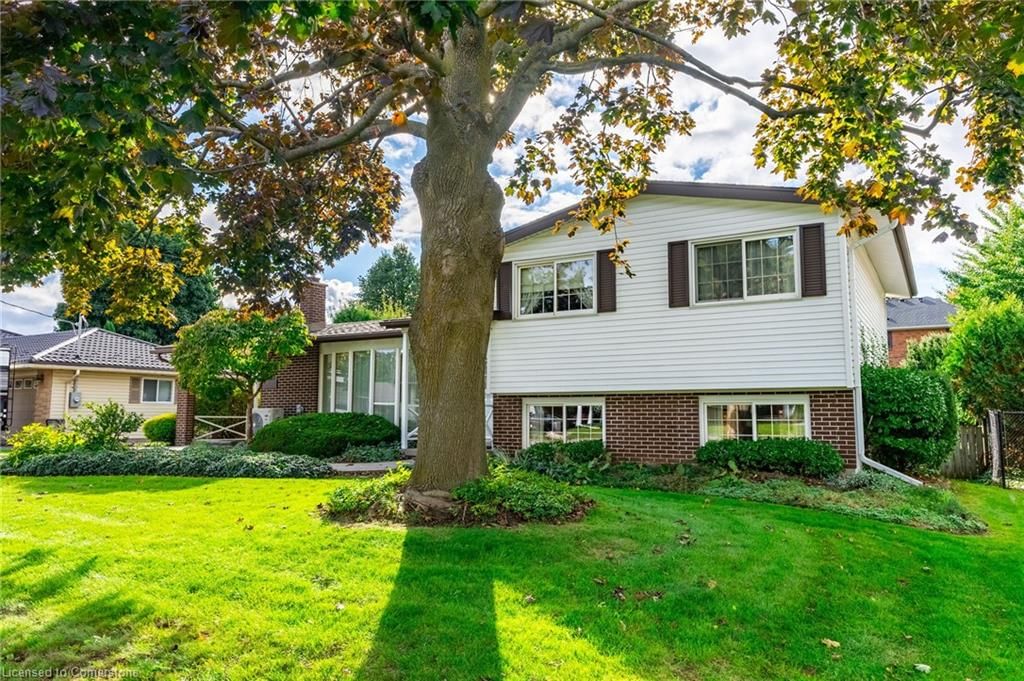 Single Family Residence sold at 236 Nakoma Road, Ancaster, Dancaster/Nakoma/Maple Lane, L9G 1S9 - MLS: 40703605