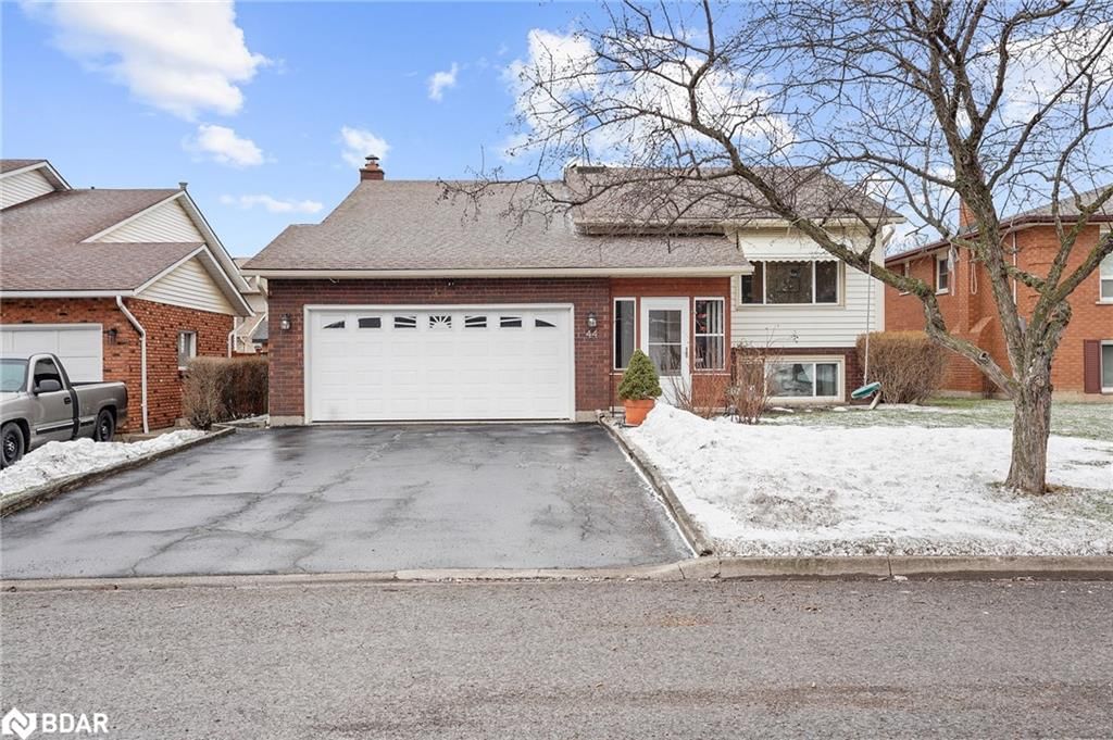 Single Family Residence sold at 44 The Meadows, St. Catharines, Lakeport, L2N 7L1 - MLS: 40704878