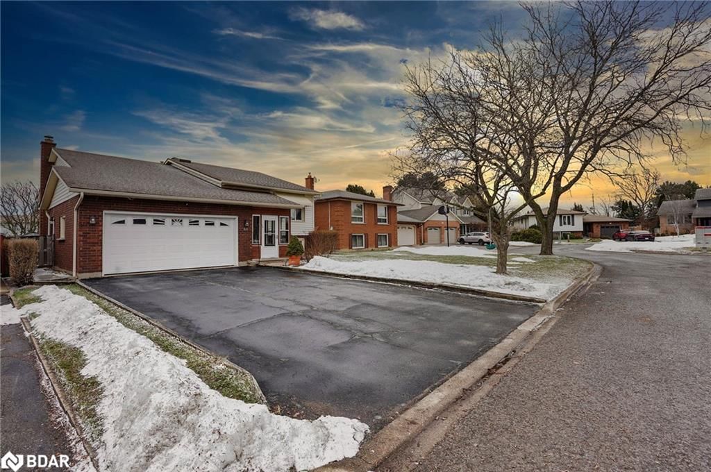 Single Family Residence sold at 44 The Meadows, St. Catharines, Lakeport, L2N 7L1 - MLS: 40704878